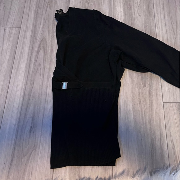 Black low v cross neck line long sleeve - Picture 4 of 5